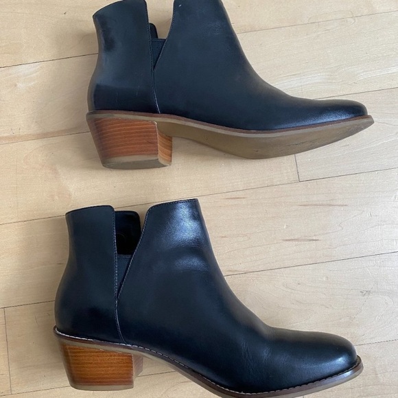 Cole Haan "Abbot" black leather ankle boot 8.0 - Picture 3 of 6